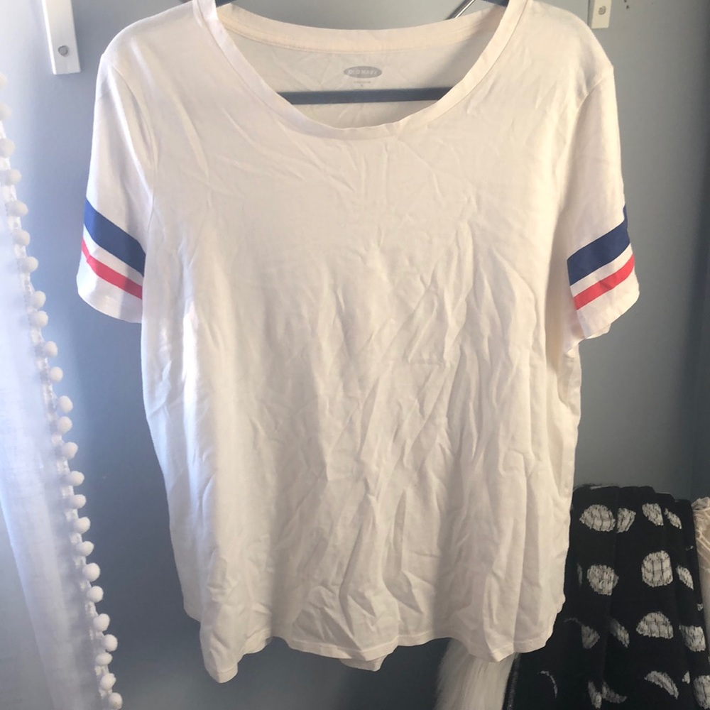Basic scoop neck tee